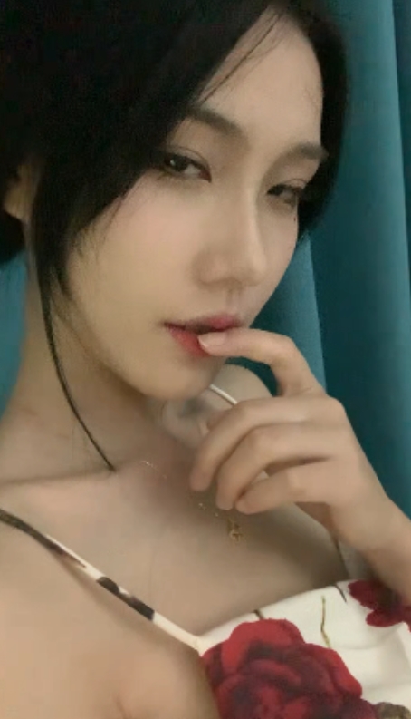 胆胆易直播私家定制撩人短片1v448M韵味十足